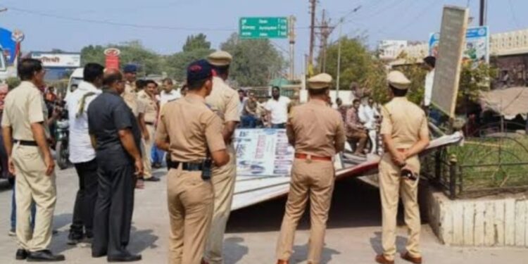 पाठीवर मारा, पोटावर नका..!