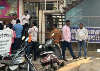 कामगारांची लूट कोण करतय  ?