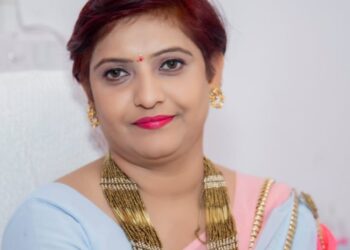 लब्बाड लांडगे ढोंग करतय – रूपाली देशपांडे