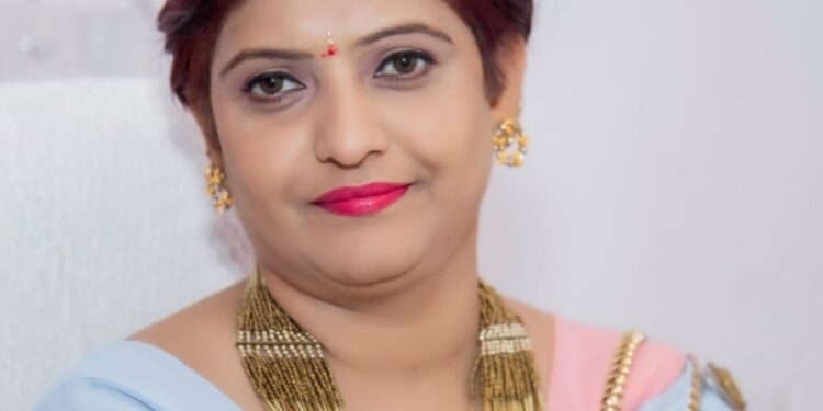 लब्बाड लांडगे ढोंग करतय – रूपाली देशपांडे