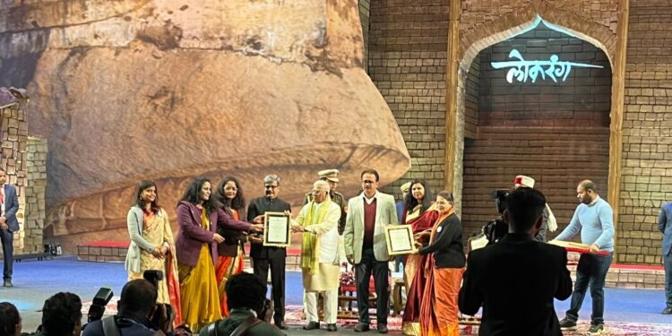 डॉ. दीपा कुचेकर यांचा राज्यपालांच्या हस्ते झाला सन्मान