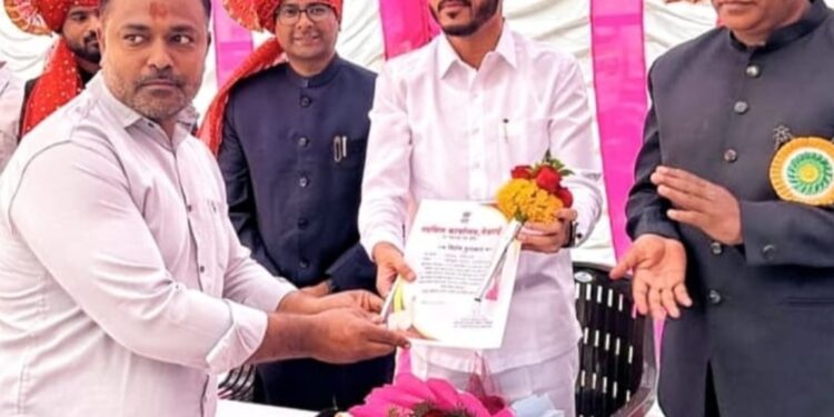 संपादक अमोल वैद्य यांचा विशेष पुरस्काराने झाला गौरव