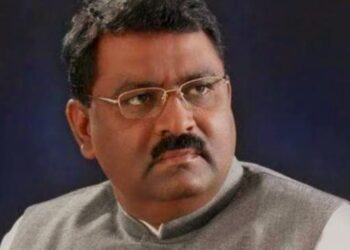 अण्णांचे चुकले नाही, पण..!