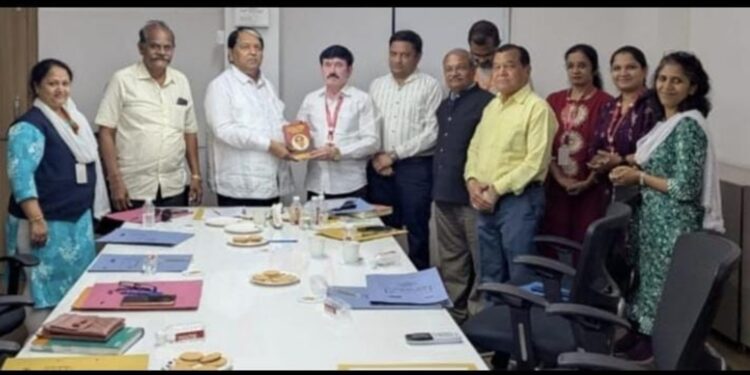 विद्यार्थी प्रिय प्रा. महादेव रोकडे यांची उपप्राचार्य पदी निवड