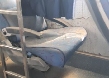 प्रवाशांना त्रास -धुळीने भरलेली जालना आगाराची बस