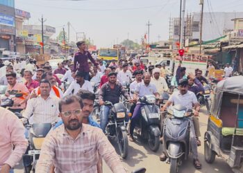 देशमुख हत्या प्रकरणात आरोपींना फाशी द्या – गेवराई शहरात कडकडीत बंद , बाजारपेठेत शुकशुकाट