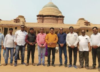 आकाशी झेप घे रे पाखरा…!