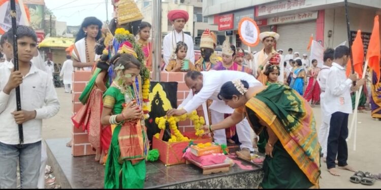 इरा पब्लिक स्कूलचा उपक्रम – विठू नामाच्या जयघोषाने शहरात अवतरले पंढरपूर