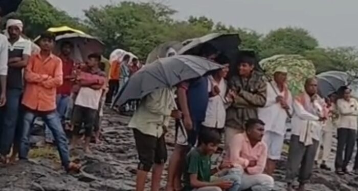गेवराई येथील घटना – सिंदफणा नदीपात्रात एक शेतकरी वाहून गेले